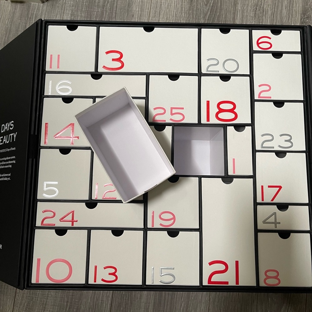 Net-A-Porter Advent Box ***empty***